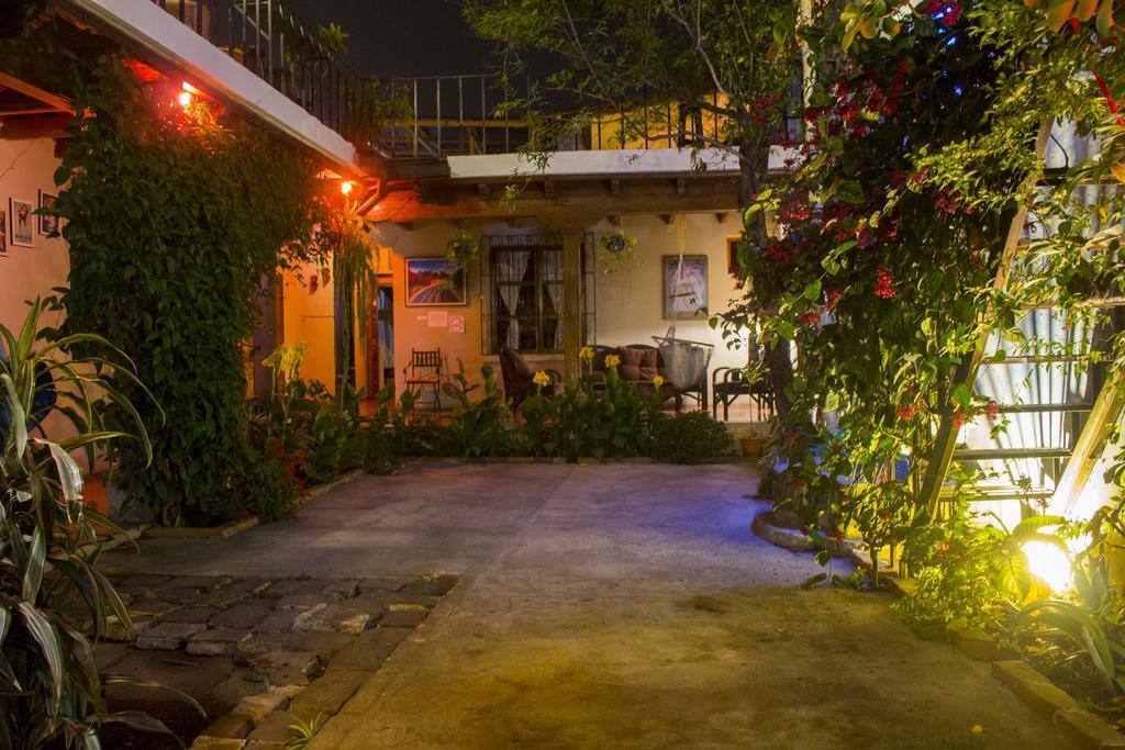 Dionisio Inn Antigua Buitenkant foto
